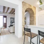 2br Townhouse In Centre